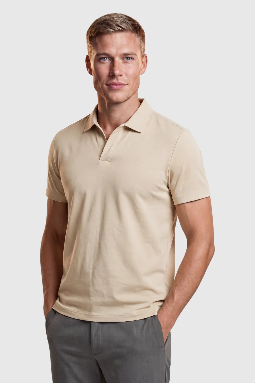 Men's Polo T-shirt – Sand-colored Slim Fit in Breathable Technical Fabric - - Polo skjorter - Valmont Wear