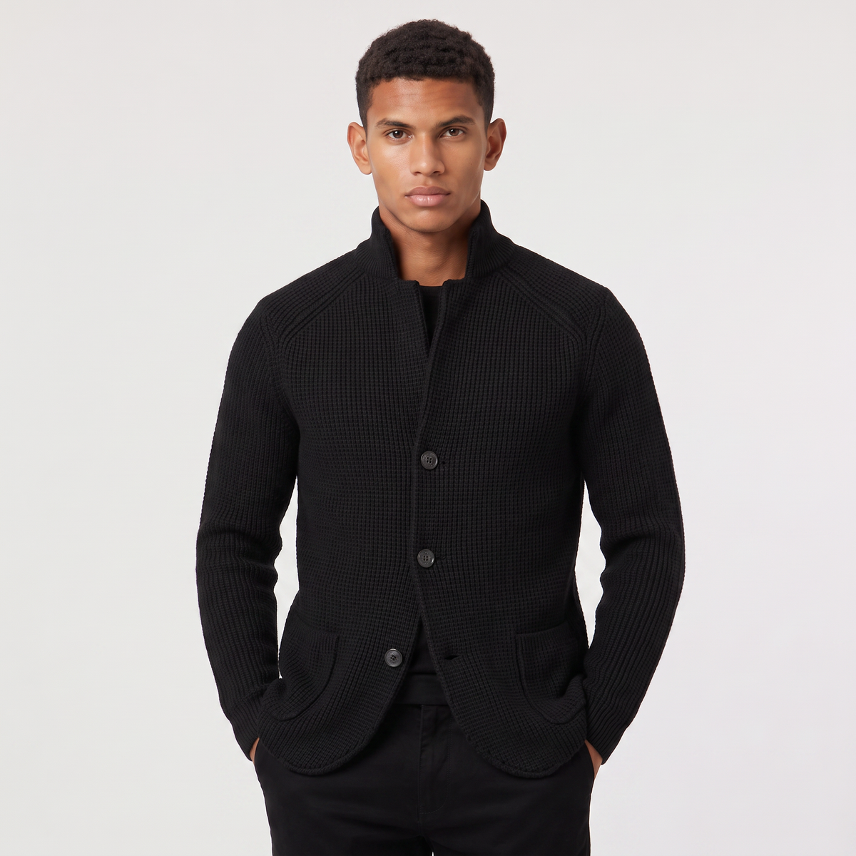 Herren Strickjacke mit Stehkragen und Knopfleiste