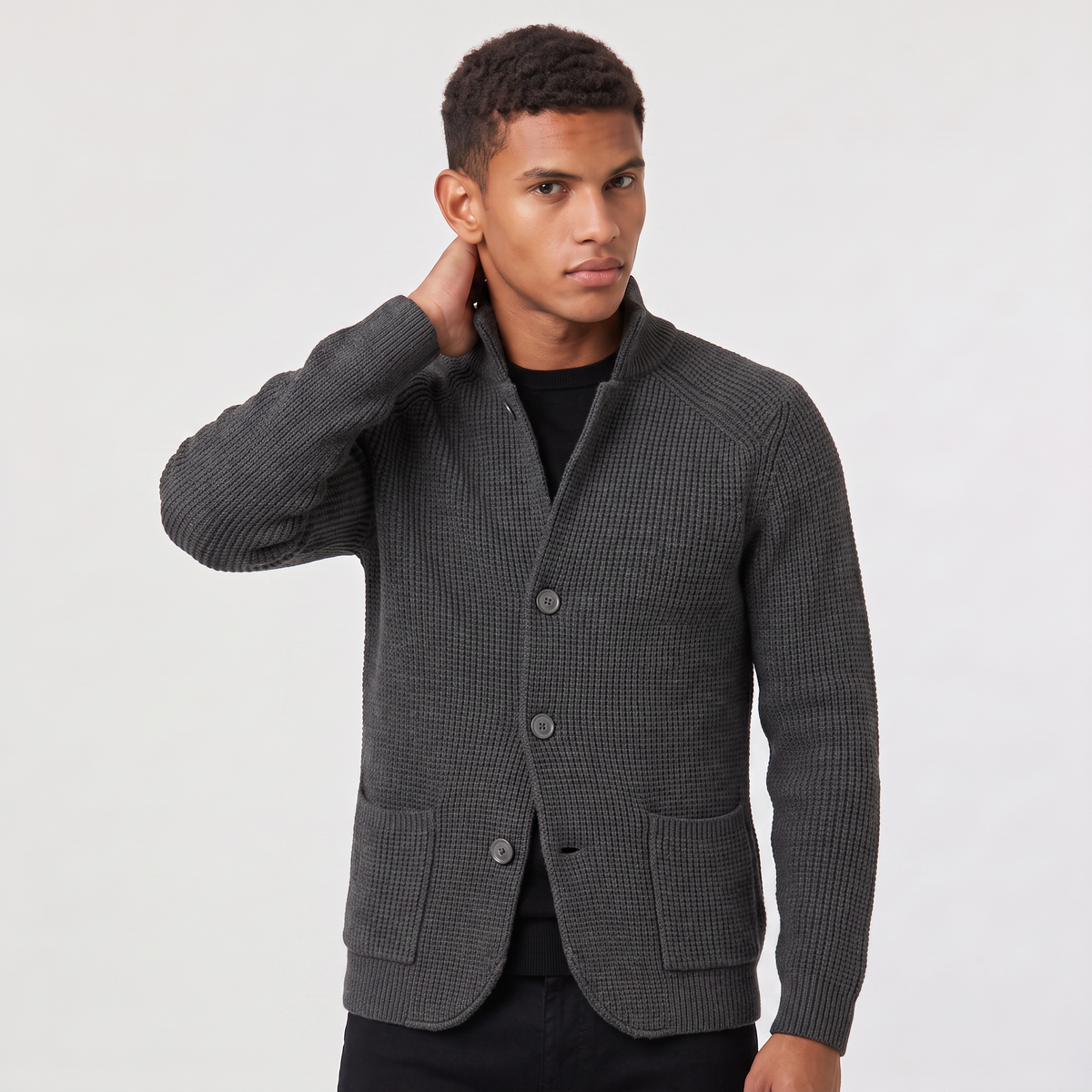 Herren Strickjacke mit Stehkragen und Knopfleiste