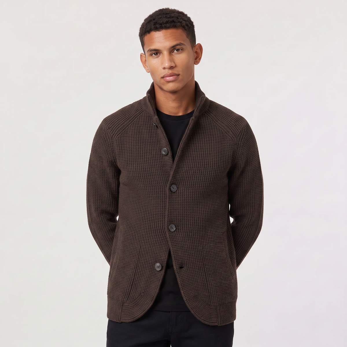 Herren Strickjacke mit Stehkragen und Knopfleiste