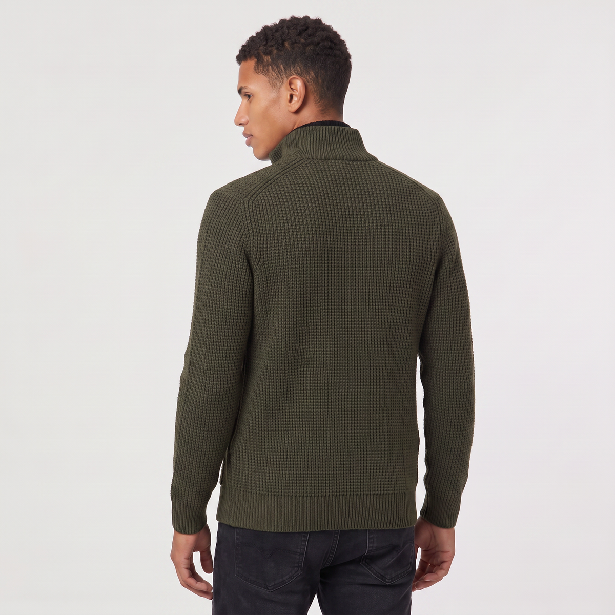 Herren Strickjacke mit Stehkragen und Knopfleiste