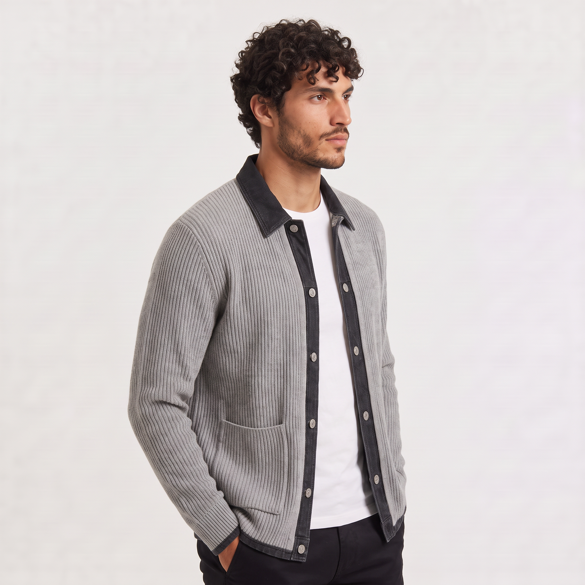 Herren Strickjacke mit Knopfleiste Kontrastdetails und Reverskragen