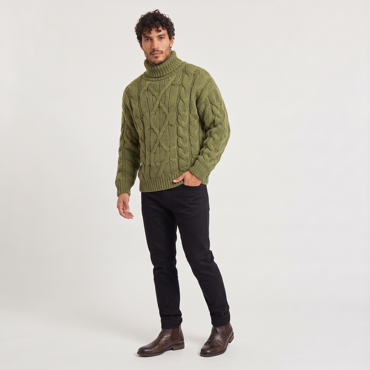 Herren Rollkragenpullover mit grobem Zopfmuster