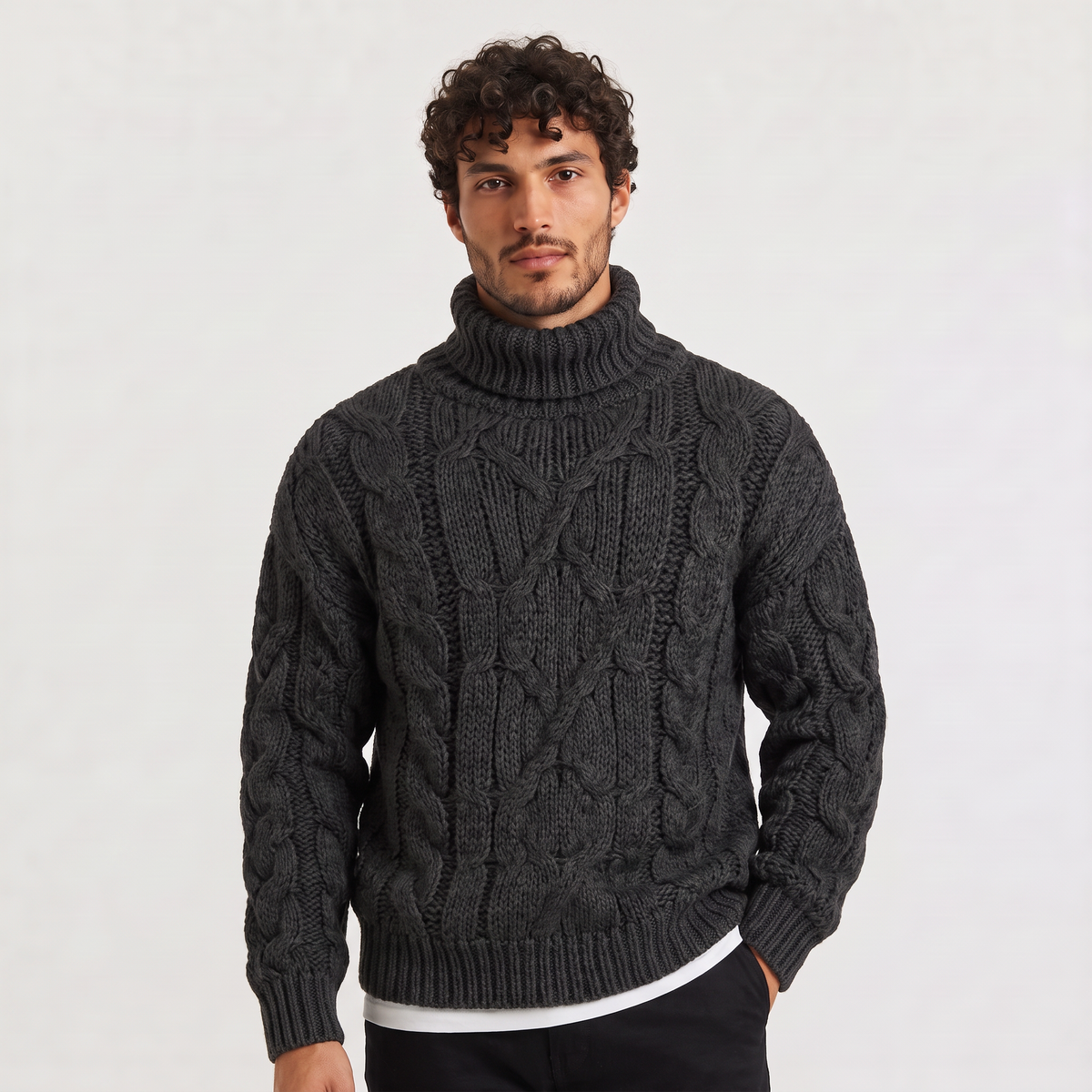 Herren Rollkragenpullover mit grobem Zopfmuster