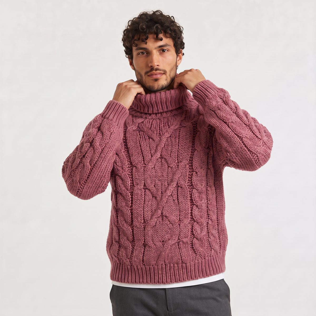 Herren Rollkragenpullover mit grobem Zopfmuster