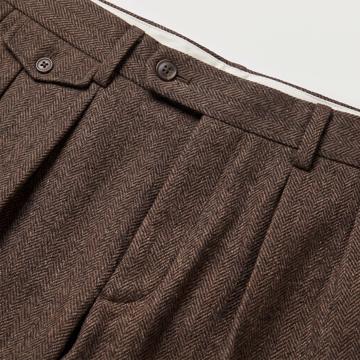 Klassische Herren-Stoffhose mit Fischgrätmuster