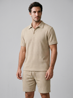 Set aus strukturiertem Polohemd und Shorts für Herren