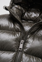 Herren Steppjacke mit Kapuze und lockerem Schnitt