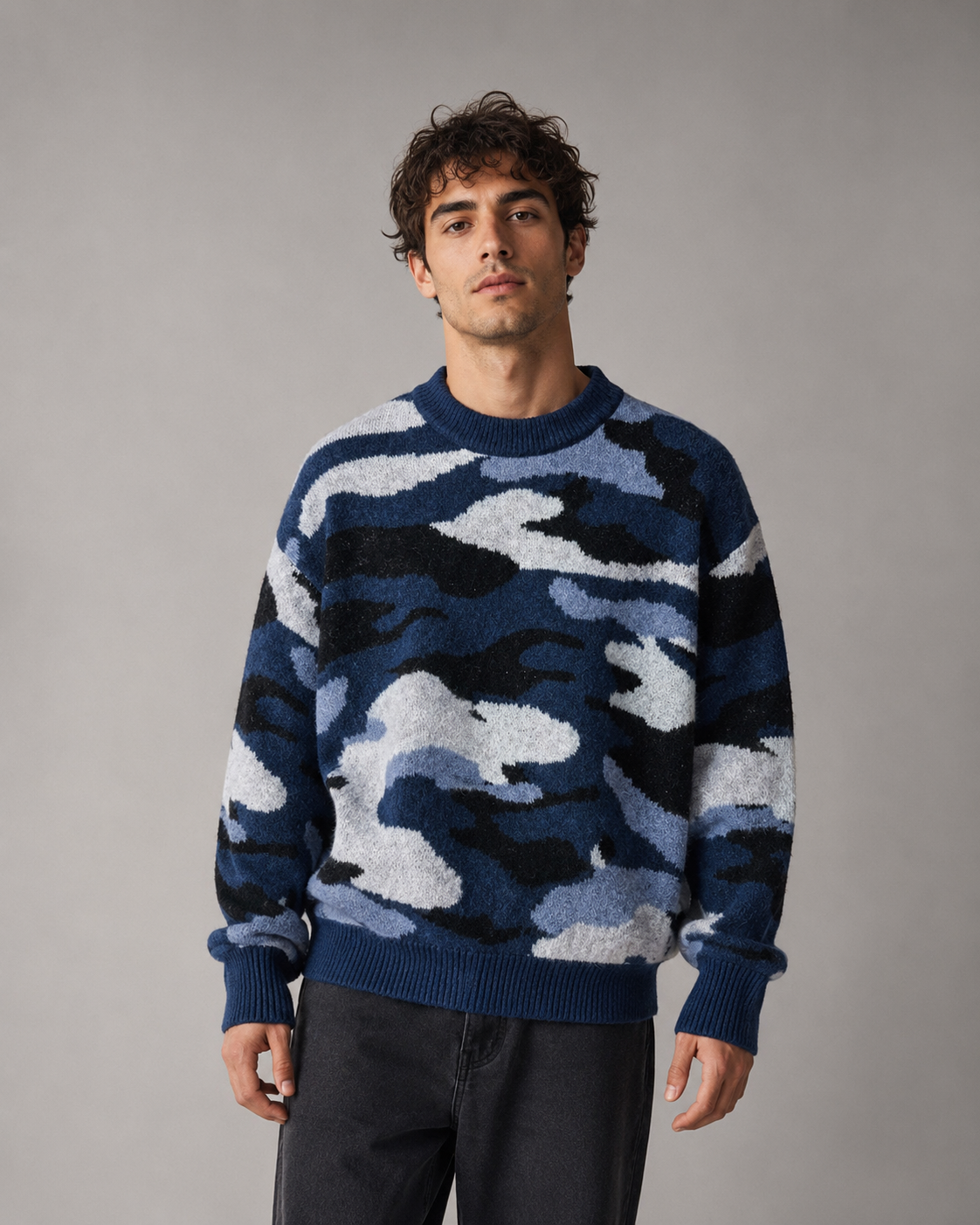 Herren-Camouflagepullover als vielseitiges Freizeitoutfit